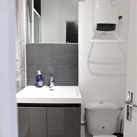 Apartamento équipé - 300m Gare - 005 *